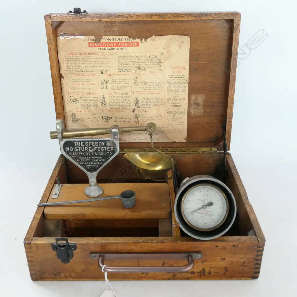 'SPEEDY' MOISTURE TESTER by T. ASHWORTH & CO. IN OAK BOX Image 1++